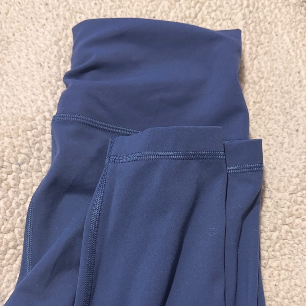 Lululemon Navy Leggings with Logo - Picture 4 of 13